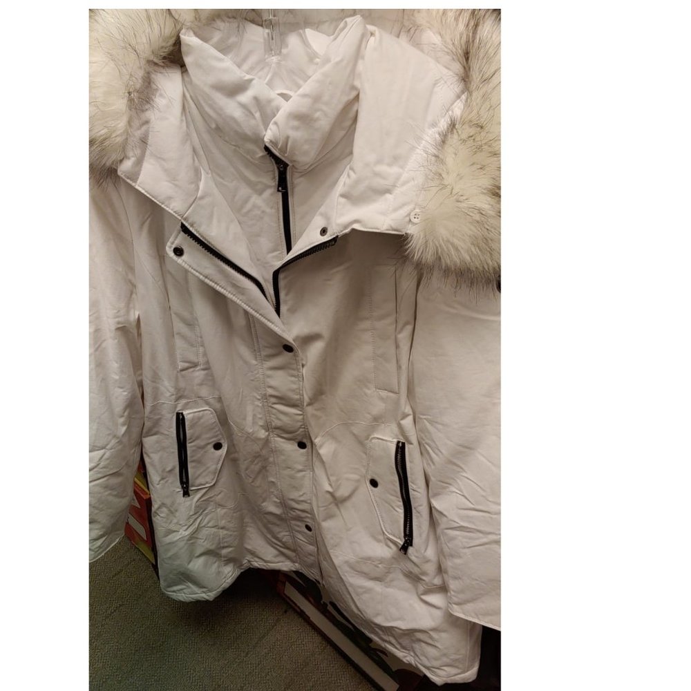 1 Madison Expedition Women's Faux Fur Hooded Parka - Picture 3 of 4